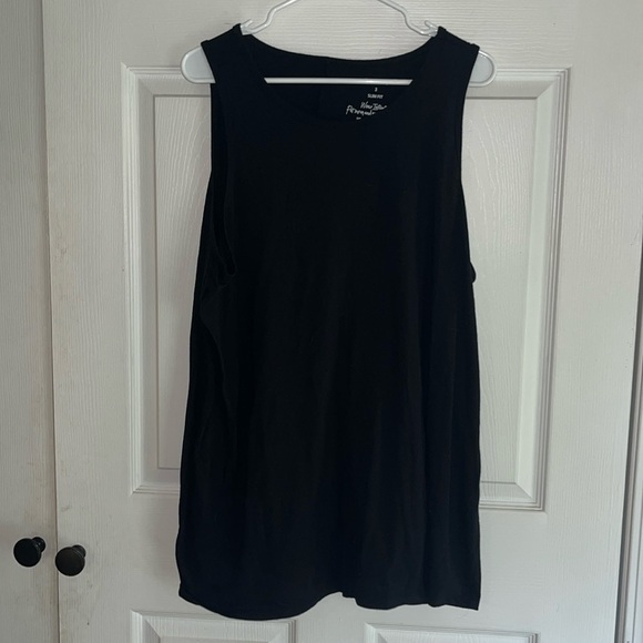 Torrid brand size 2 slim fur sleeveless black tank top - Picture 1 of 3